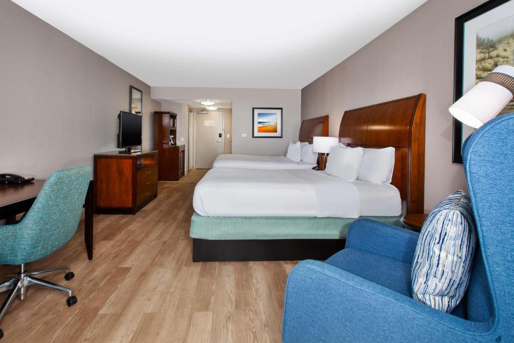 Premium Queen Room with Two Queen Beds – Ocean Front