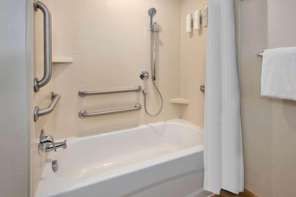 Queen Room with Two Queen Beds – Disability Access