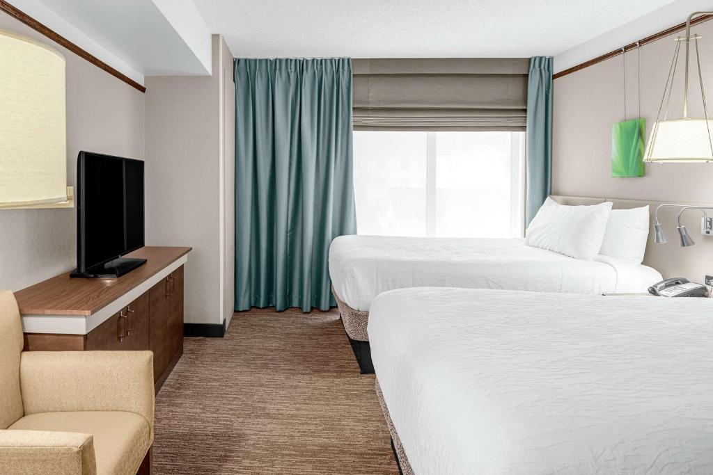 Queen Suite with Two Queen Beds – Non-Smoking