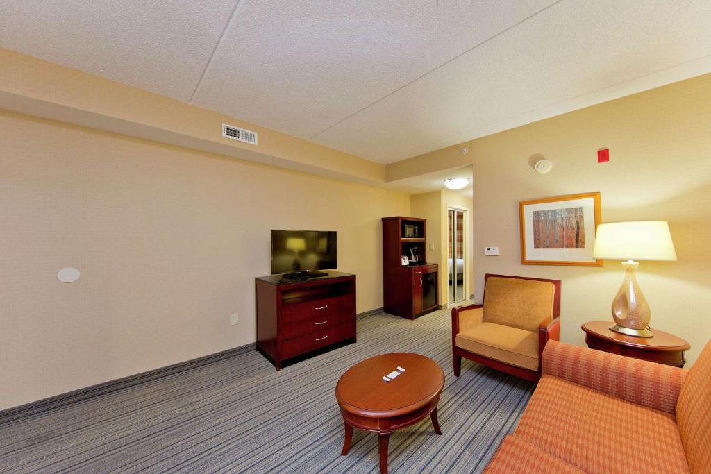 King Evolution Junior Suite with Sofa Bed