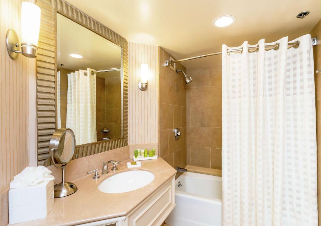 Skyline  View – Two Double Beds Hearing Accessible