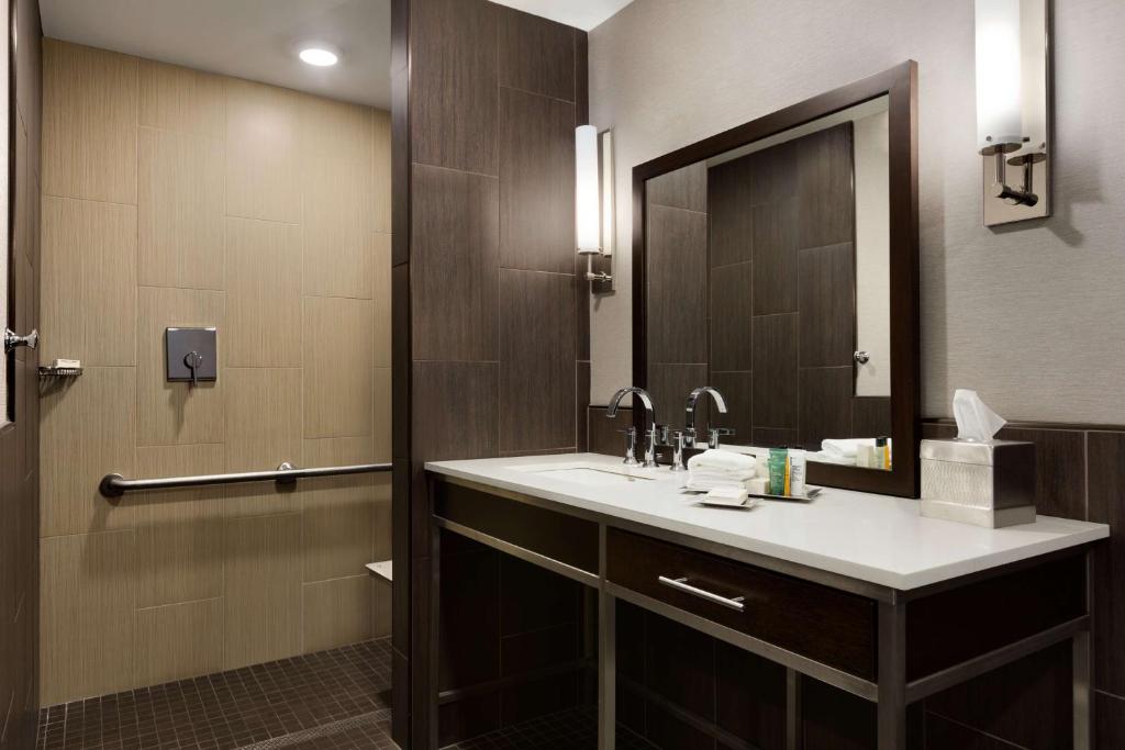 King Room Hear Accessible