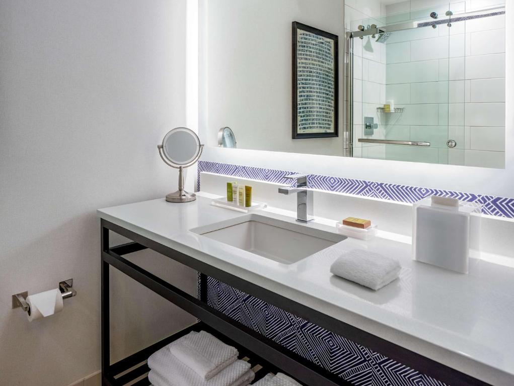 1 King Bed Executive Floor