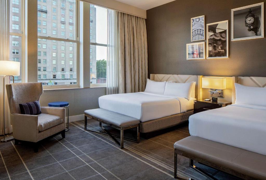 Queen Room with Two Queen Beds and Tub