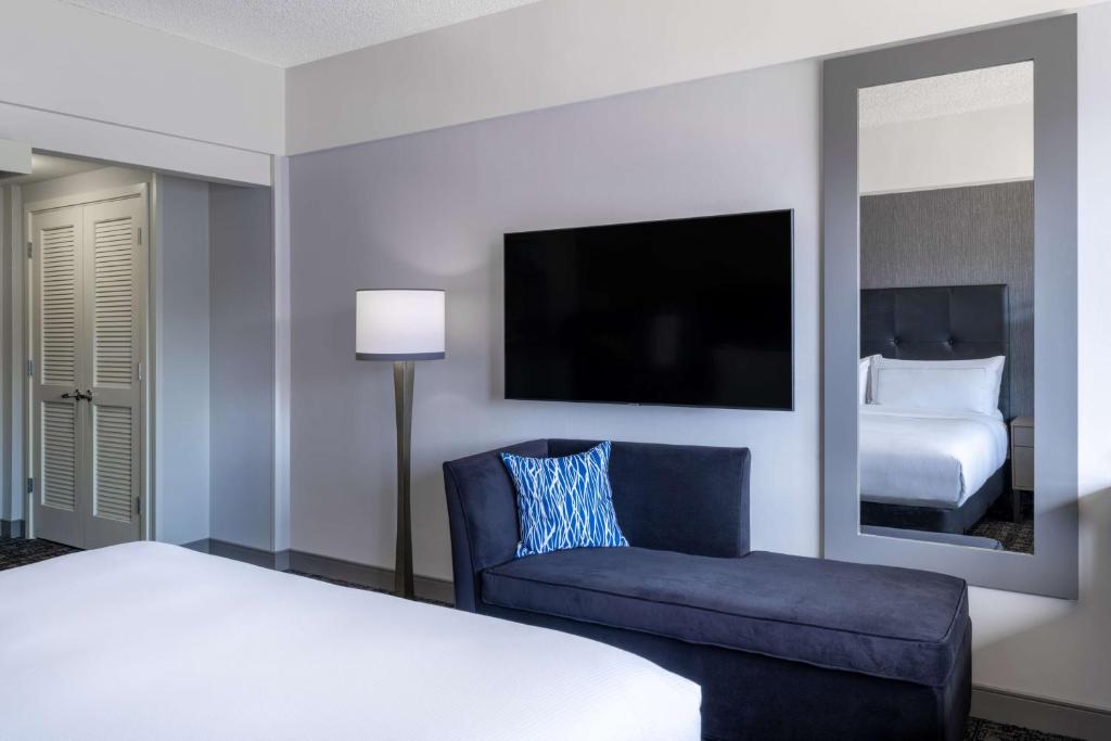 Deluxe King Room with Bay View