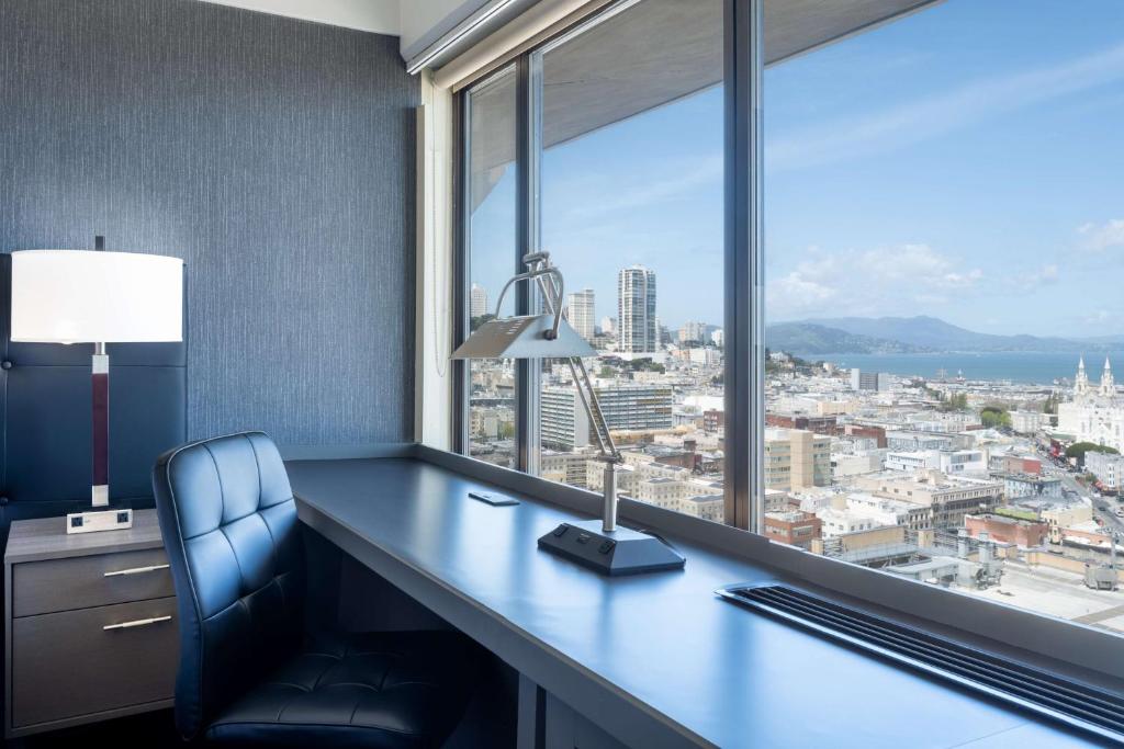 Deluxe Room with Two Double Beds and Bay View