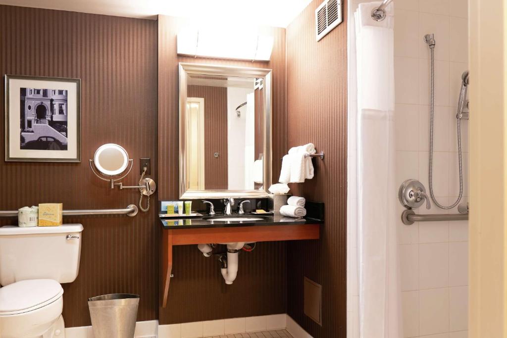 Queen Room with Bath Tub – Disability Access