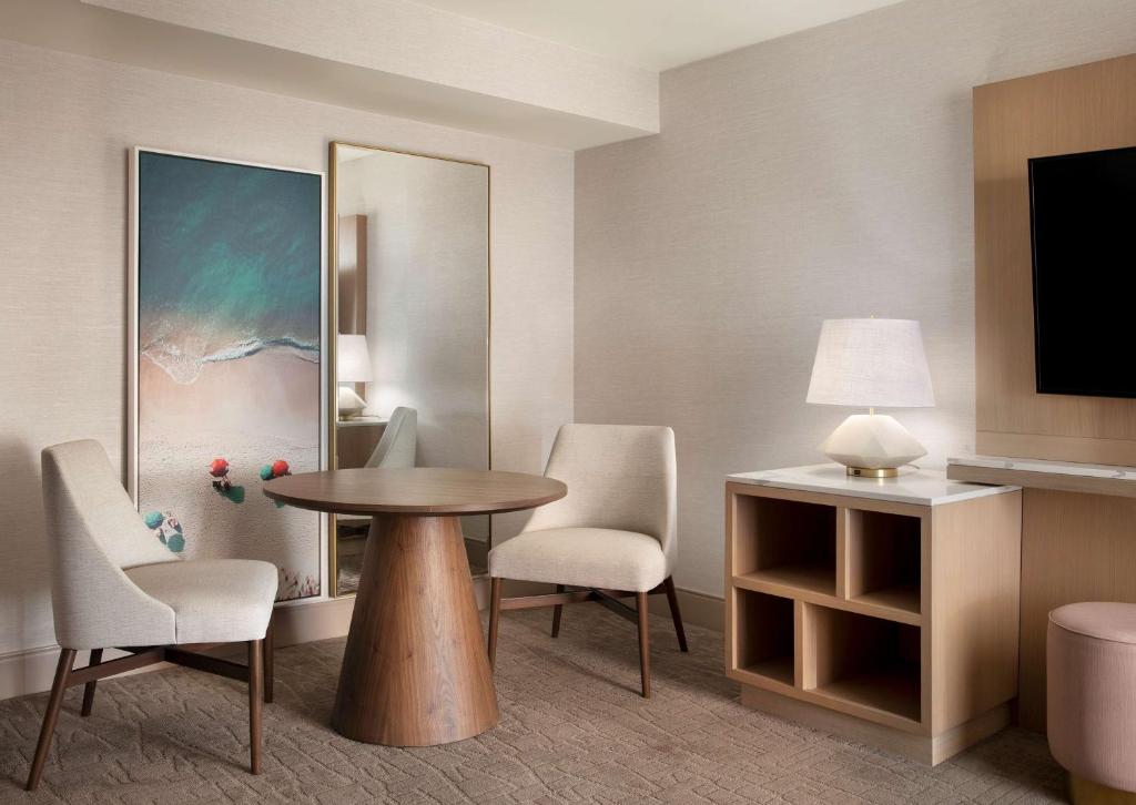 One-Bedroom King Suite with City View