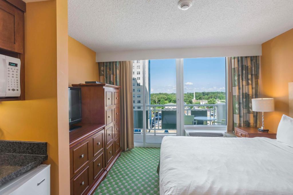 Queen Studio with City View