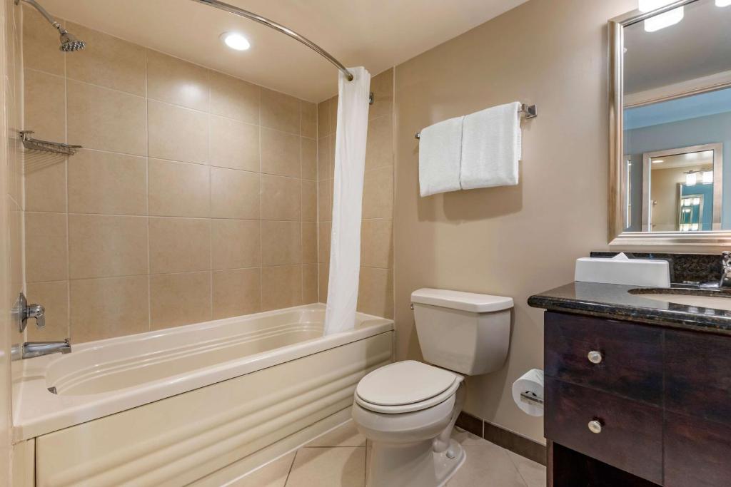 Queen Studio with Ocean Front