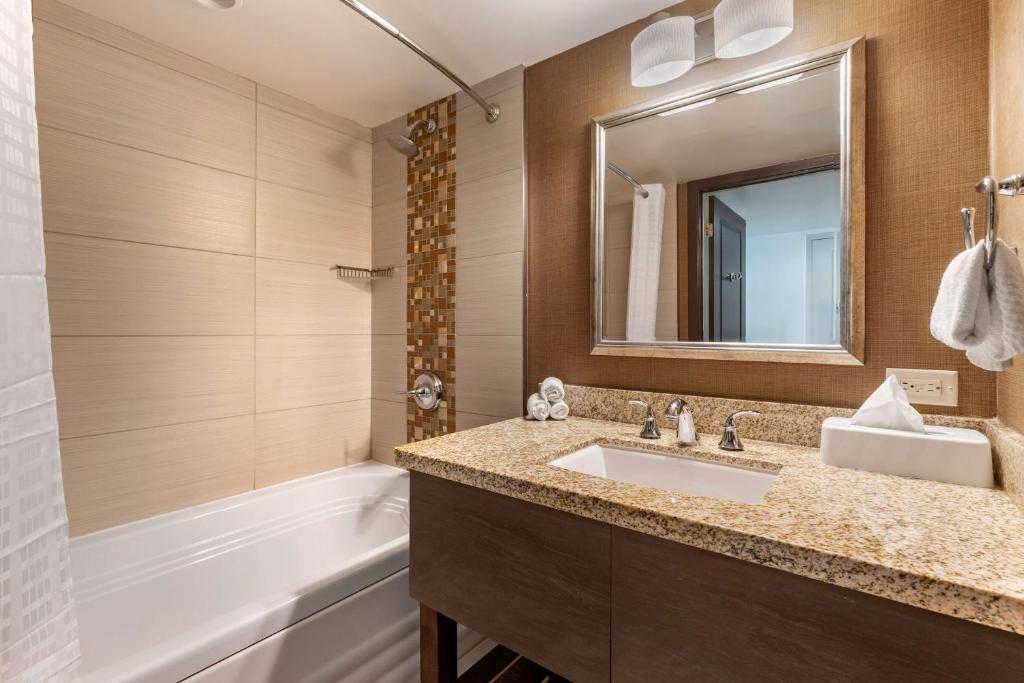 Studio with Partial Ocean View – Connecting Room