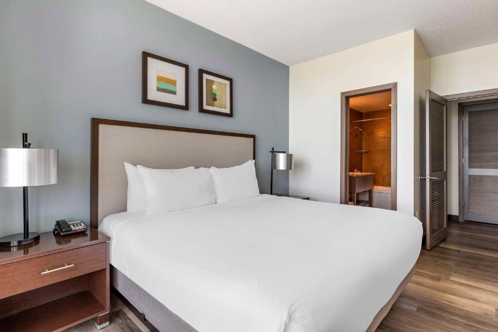 Two-Bedroom Suite with Ocean View