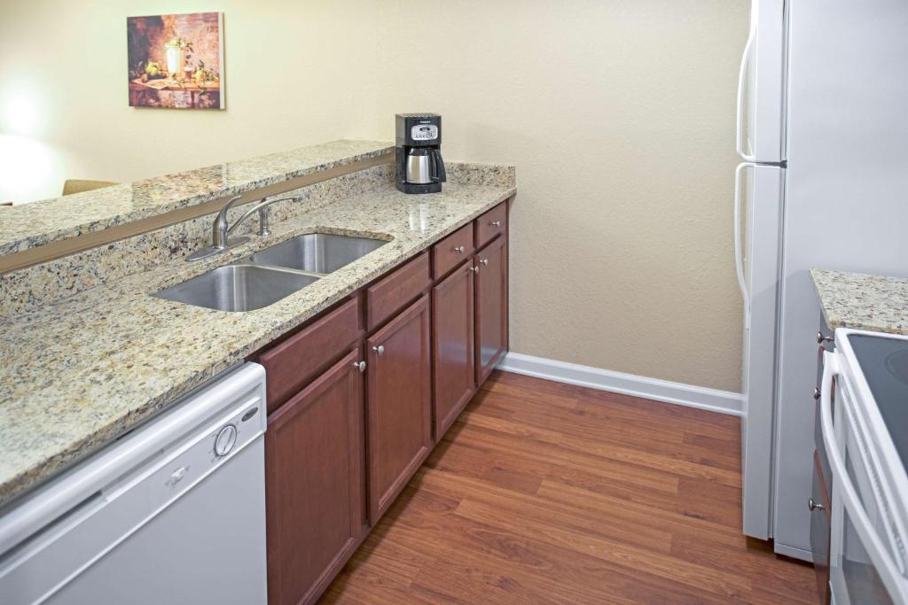 Two Bedroom Ground Floor Suite with Sofabed