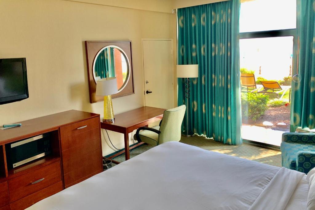King Room with Ocean View – Non-Smoking