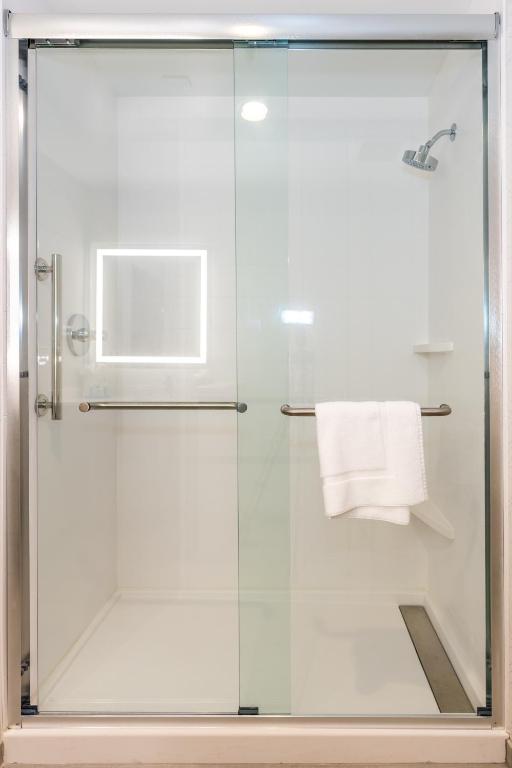 Premium Corner King Room – Non-Smoking