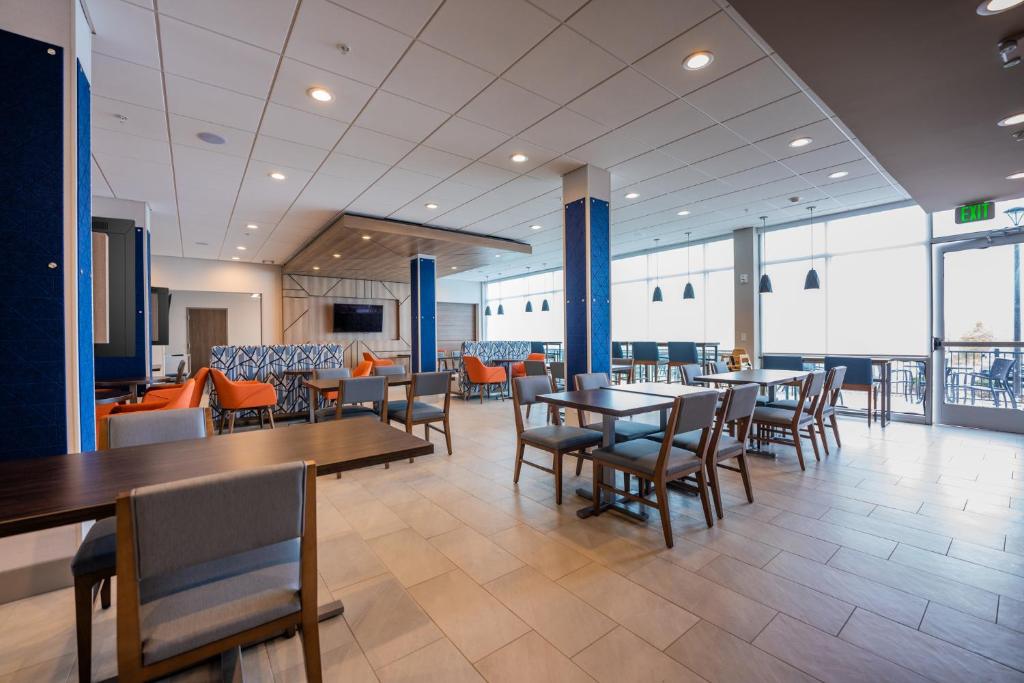 Premium Corner King Room – Non-Smoking