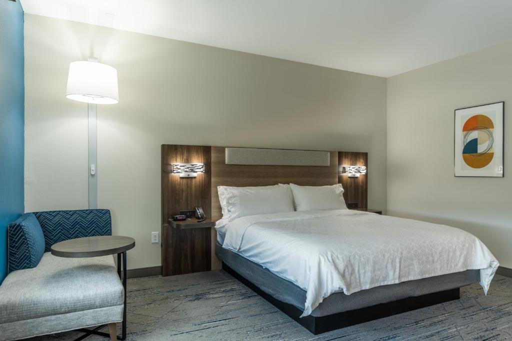 Premium Corner King Room – Non-Smoking