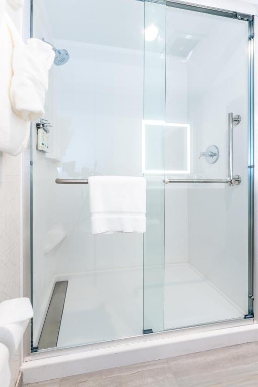 Premium Corner King Room – Non-Smoking