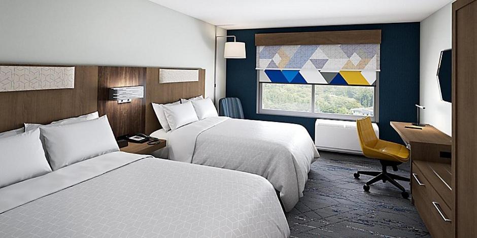 Queen Suite with Two Queen Beds – Non-Smoking