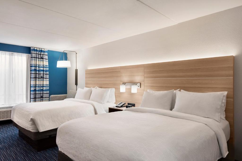 Queen Room with Two Queen Beds – Non-Smoking