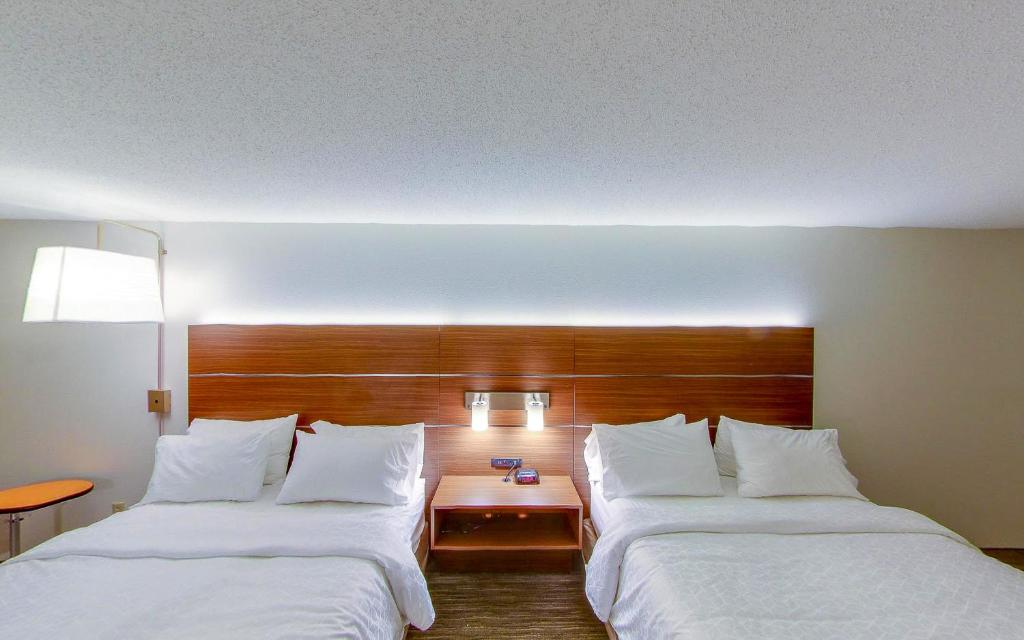 Double Room with Two Double Beds – Disability Access