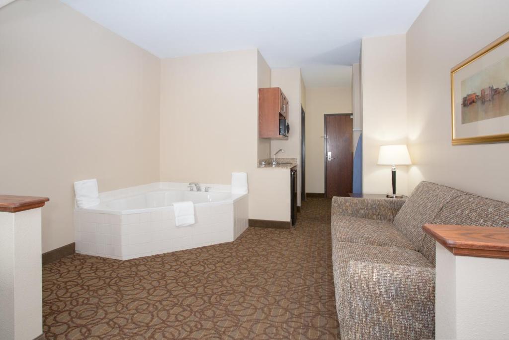 King Suite with Spa Bath