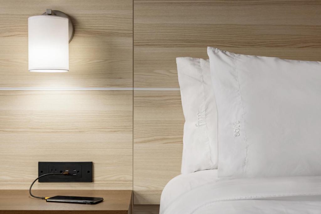 Suite – Hearing Accessible – Non-Smoking