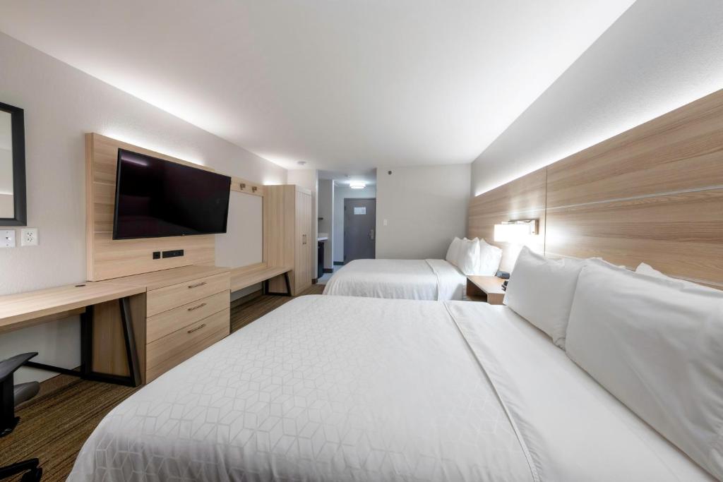 Double Room with Two Double Beds – Disability Access Tub