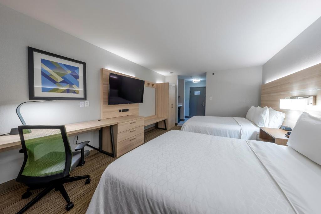 Standard Queen Room with Two Queen Beds