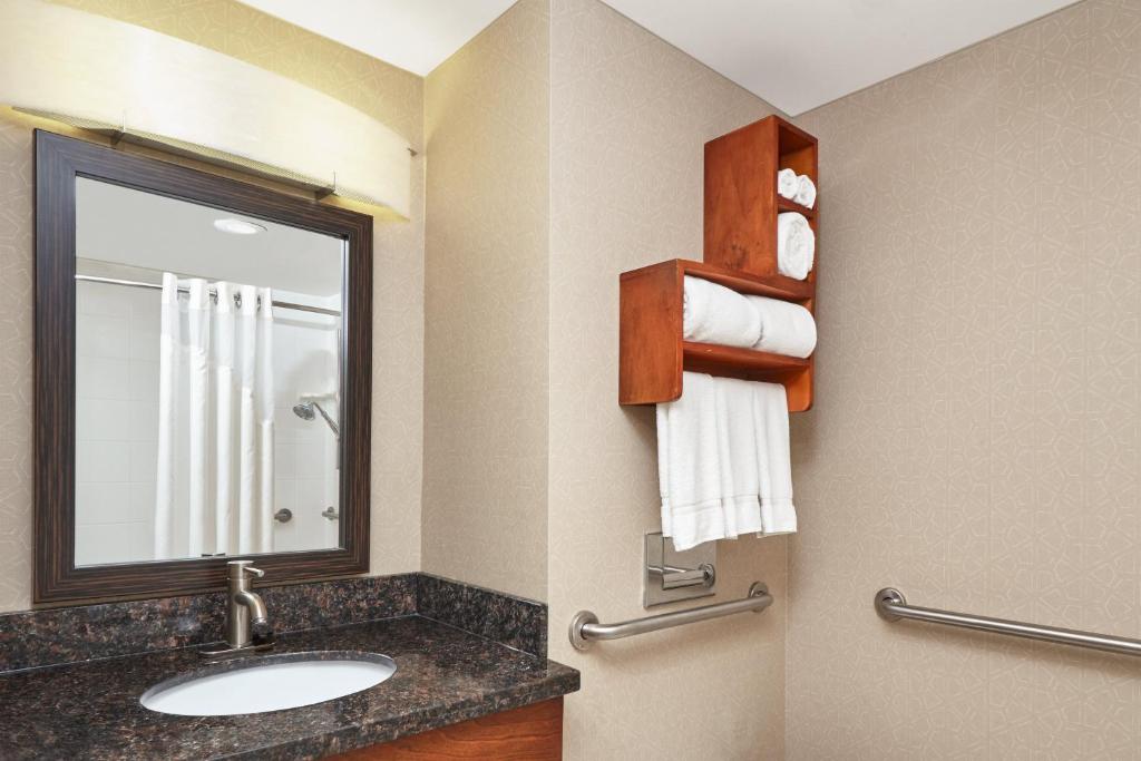 Room with Two Beds – Hearing Accessible – Non-Smoking