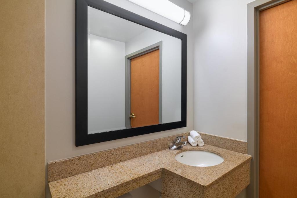 Standard King Room with Ergonomic Flex Space