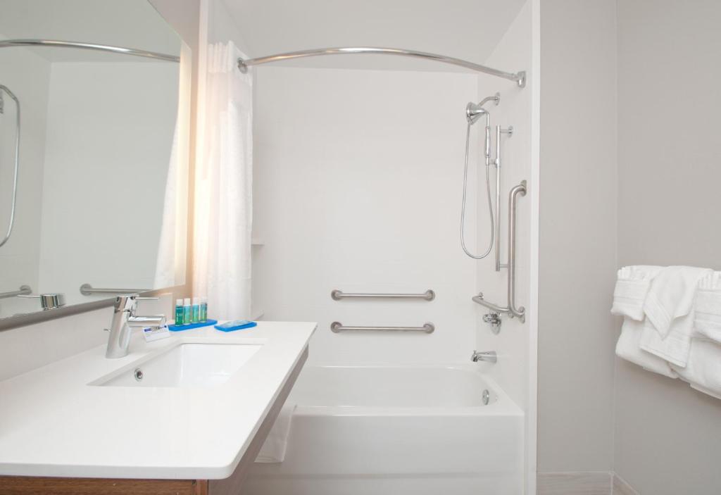 Executive King Room – Disability Access TubNon-Smoking