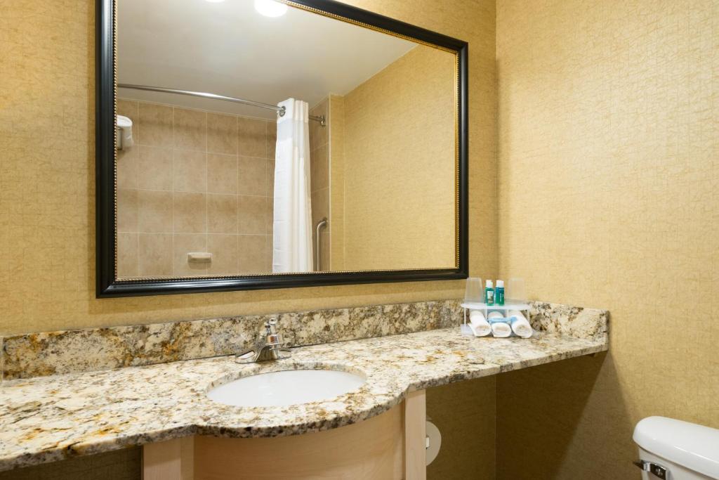 Standard King Room with Walk In Shower – High Floor