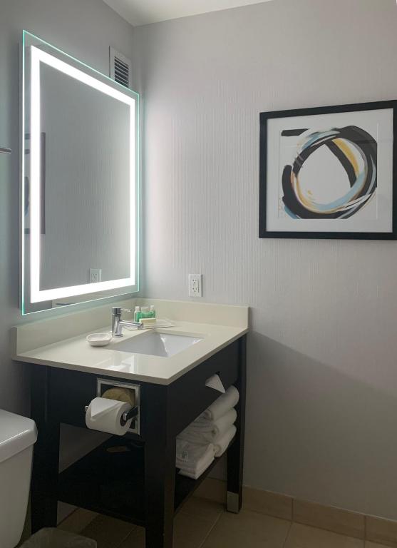 Queen Room with Two Queen Beds – Non-Smoking