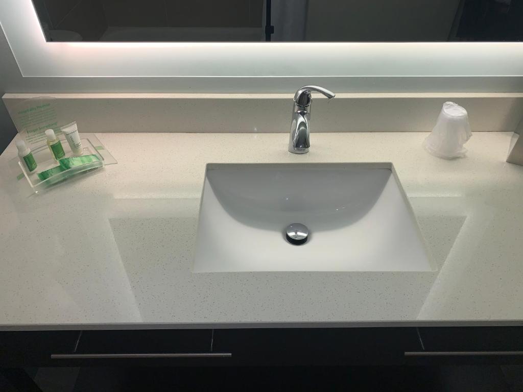 Queen Room with Two Queen Beds – Non-Smoking