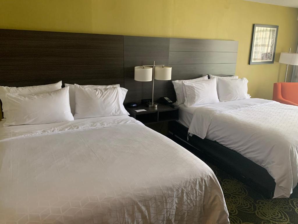 Queen Room with Two Queen Beds – Non-Smoking