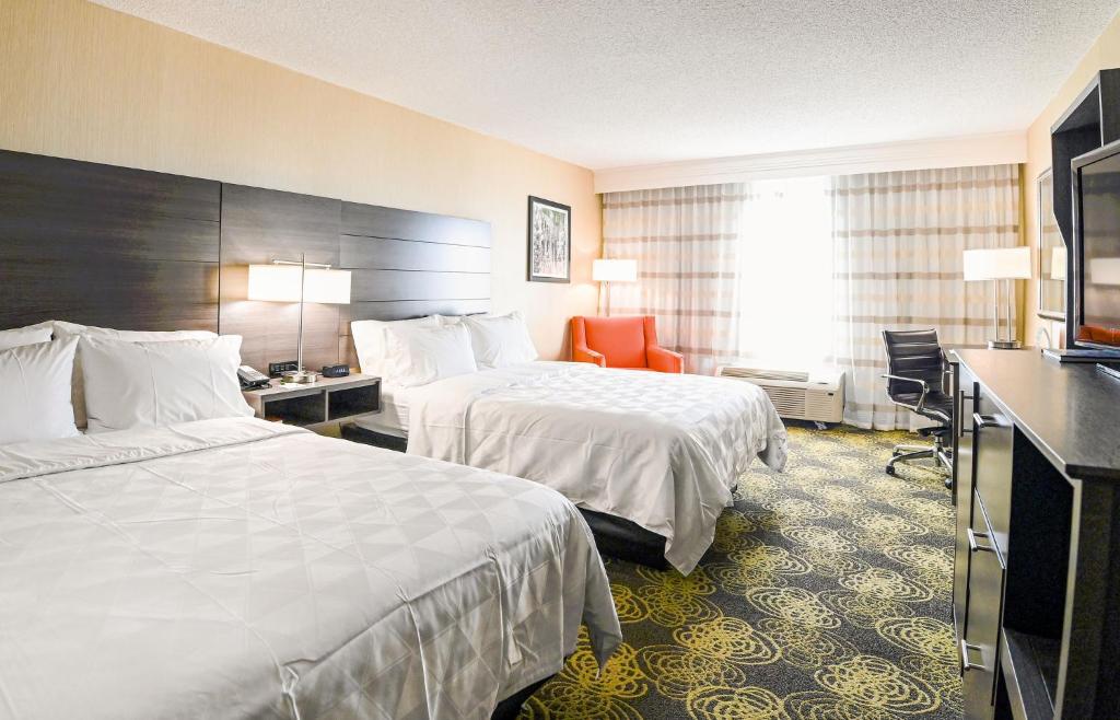 Queen Room with Two Queen Beds – Non-Smoking