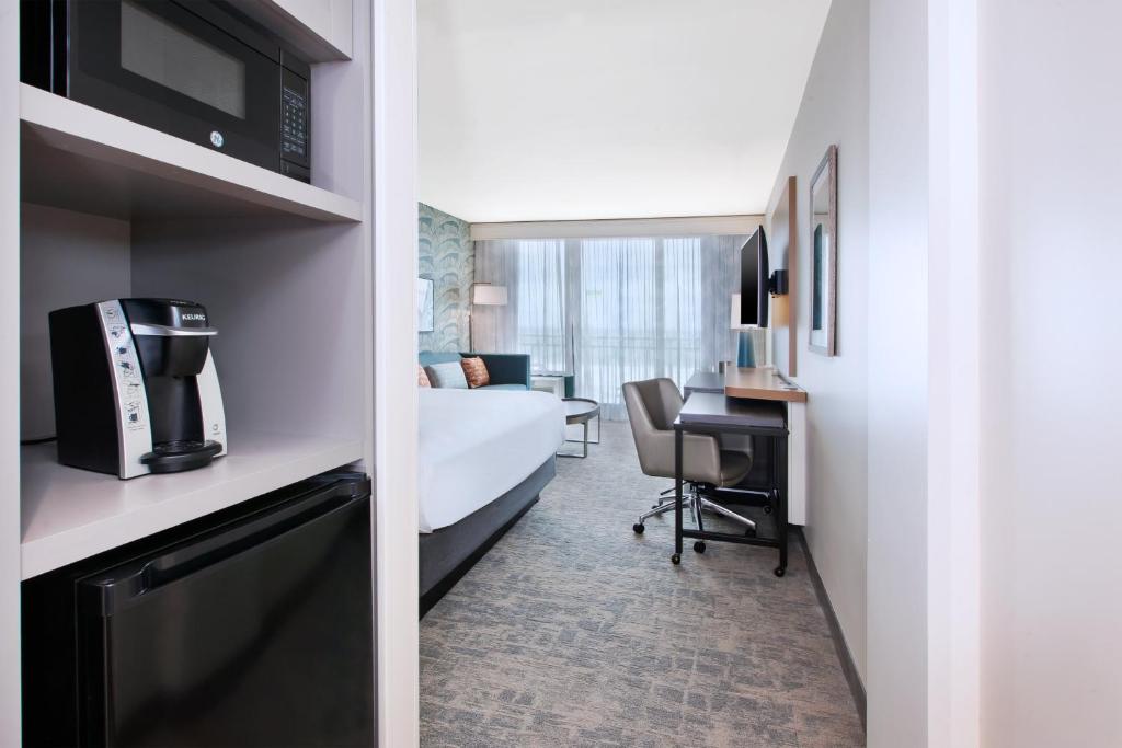 King Room with Ocean View – Non-Smoking