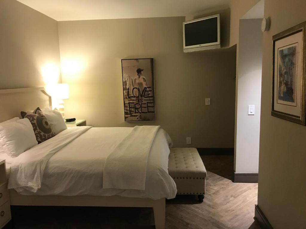 King Suite with Spa Bath