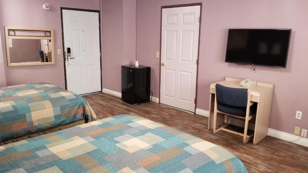 Double Room with Two Double Beds – Non-Smoking