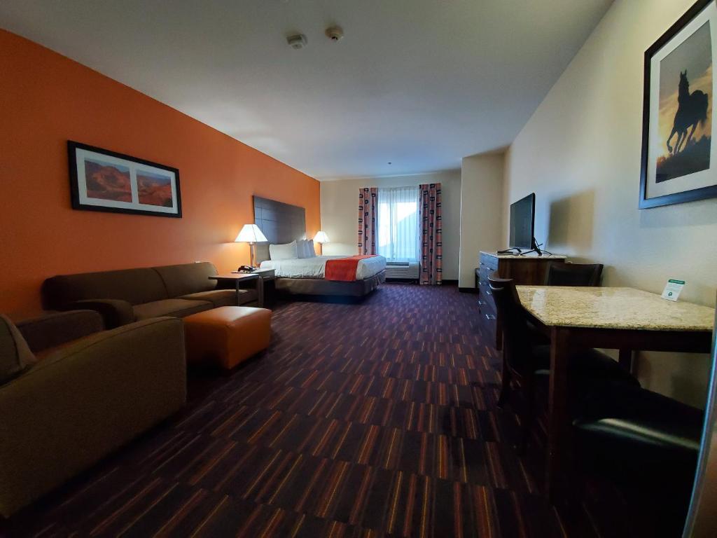 King Studio with Sofa Bed