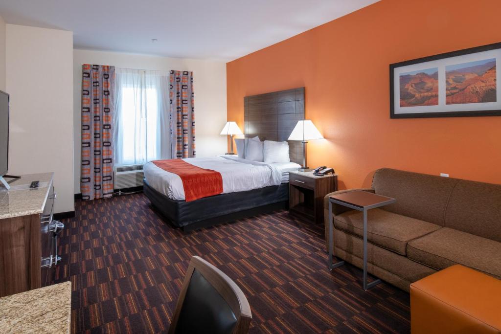 King Studio with Sofa Bed