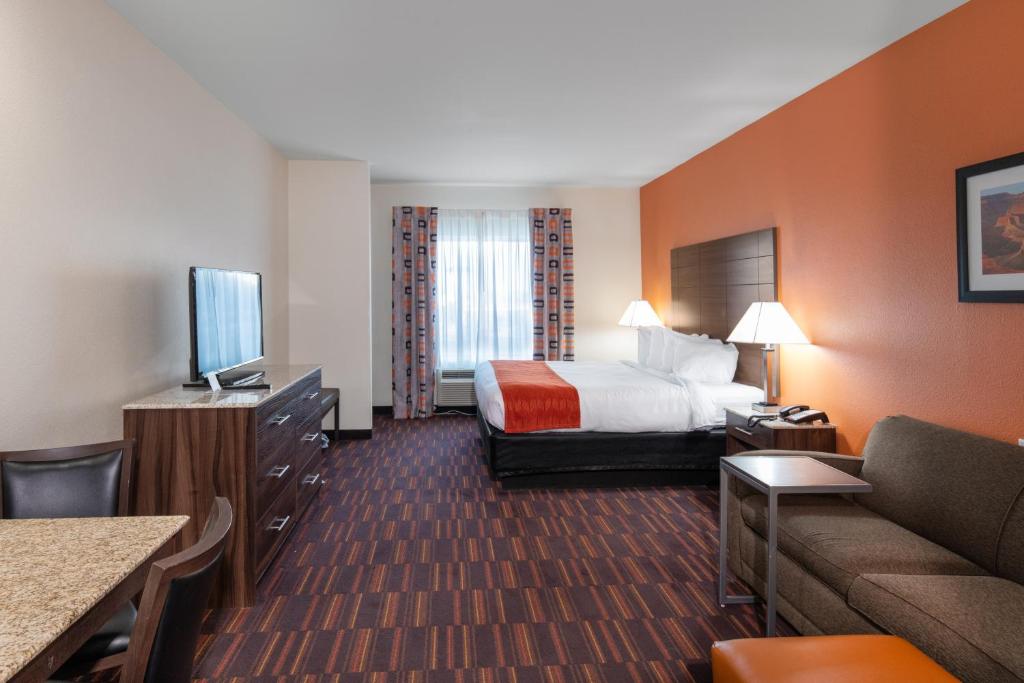 King Studio with Sofa Bed