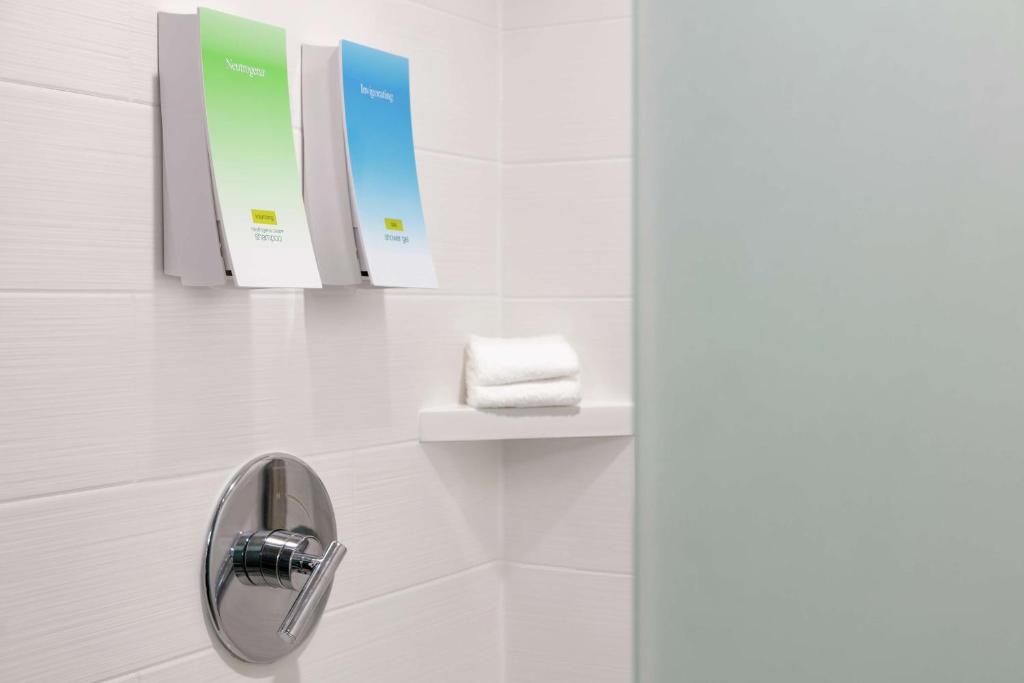 Queen Studio with Two Queen Beds – Hearing AccessibleNon-Smoking