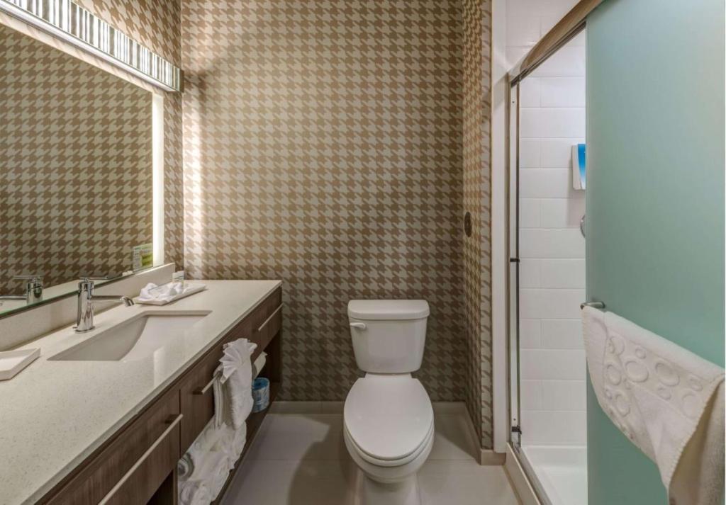 Queen Suite with Two Queen Beds – Non-Smoking