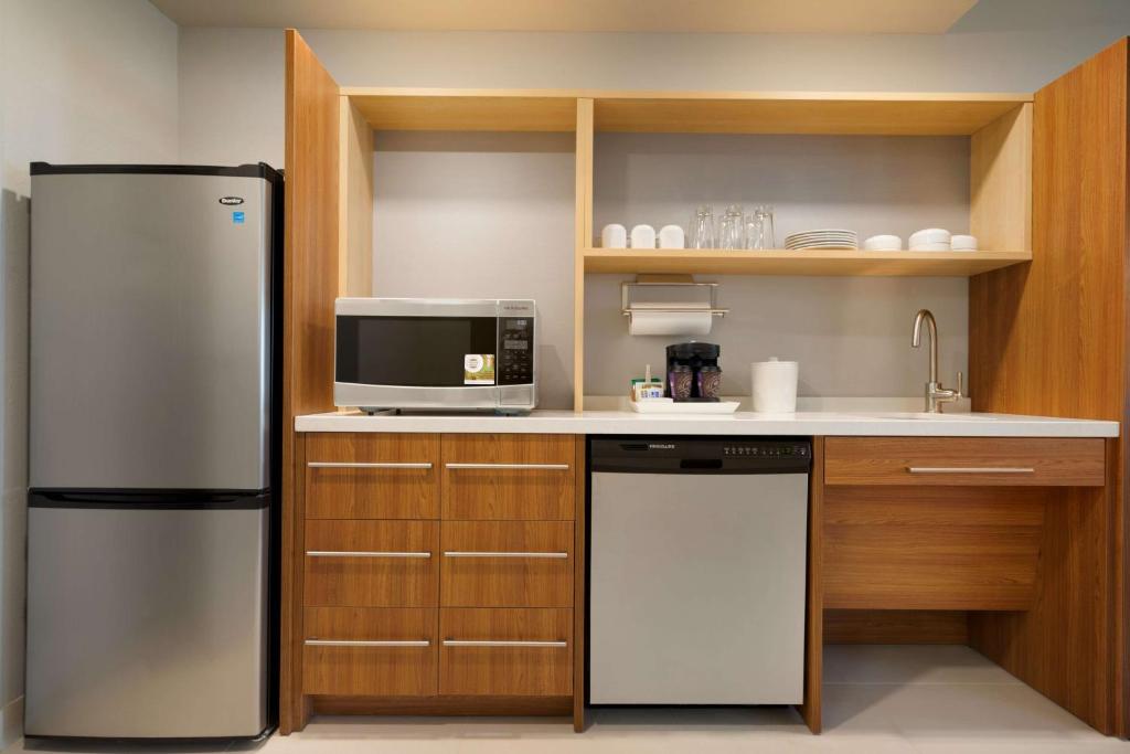 Queen Studio Suite with Two Queen Beds – Hearing Accessible