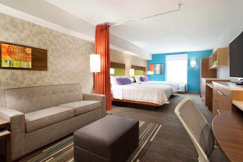 Queen Studio Suite with Two Queen Beds – Non-Smoking