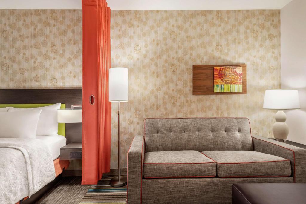 Queen Suite with Two Queen Beds – Non-Smoking