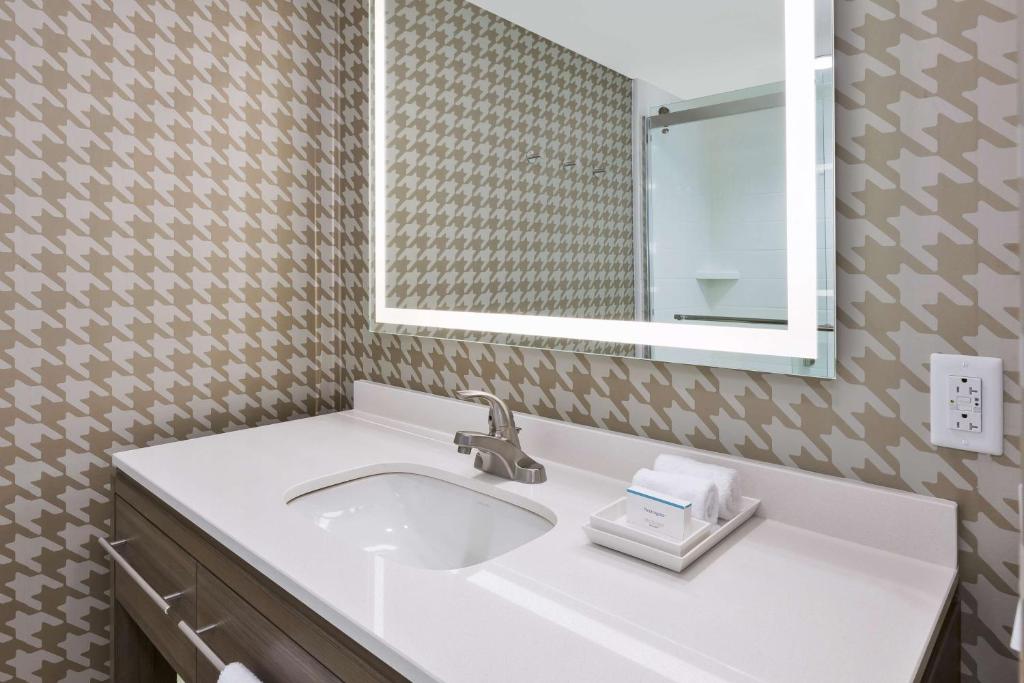 King Studio Suite – Non-Smoking