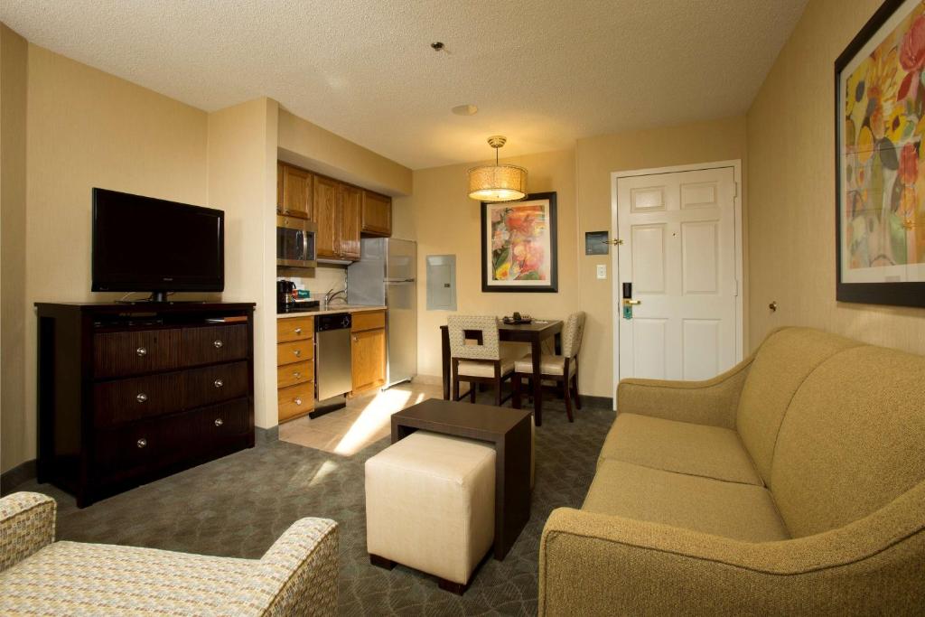 One-Bedroom King Suite – Non-Smoking
